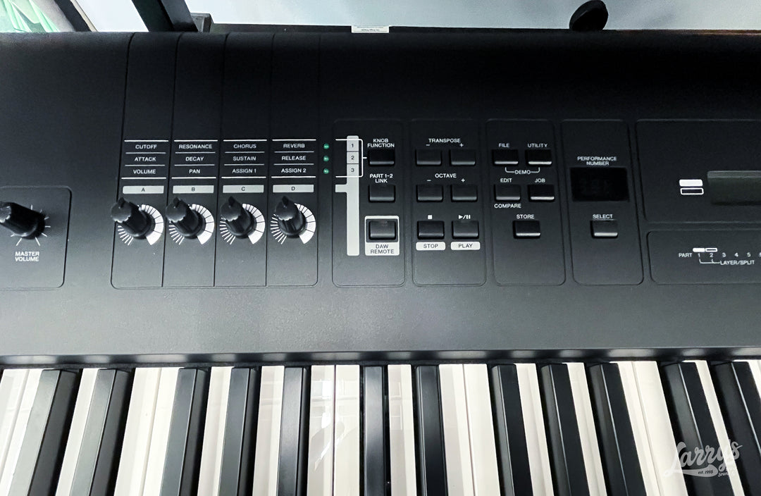 Yamaha MX88 Music Synthesizer
