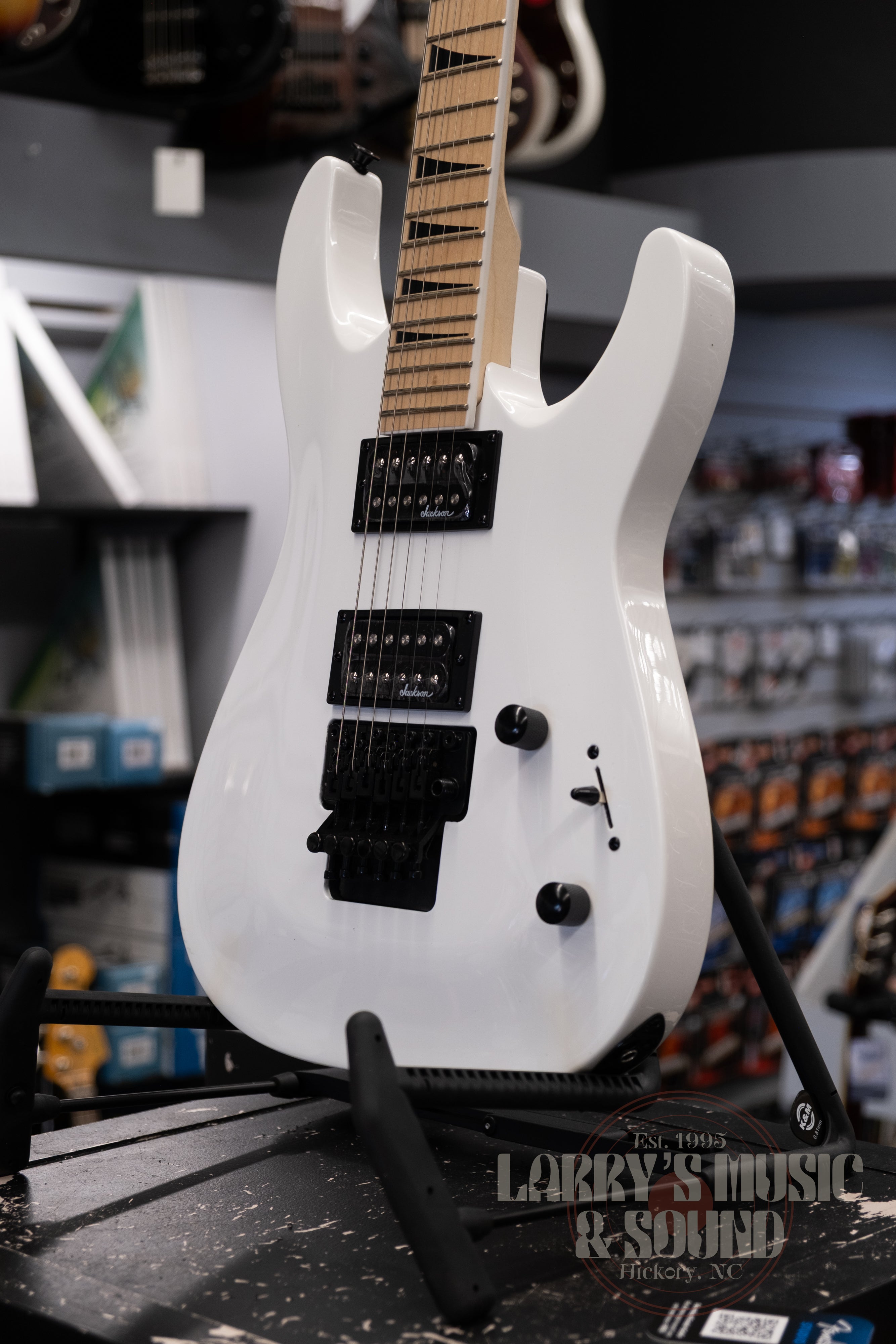 トップス LEWIN / WHITE gadidanoniem Jackson Dinky Arch Top JS32 DKAM - Snow White – Larry's Music & Sound