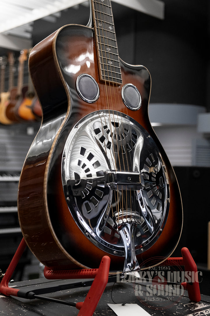 Gold Tone Paul Beard Signature with Cutaway