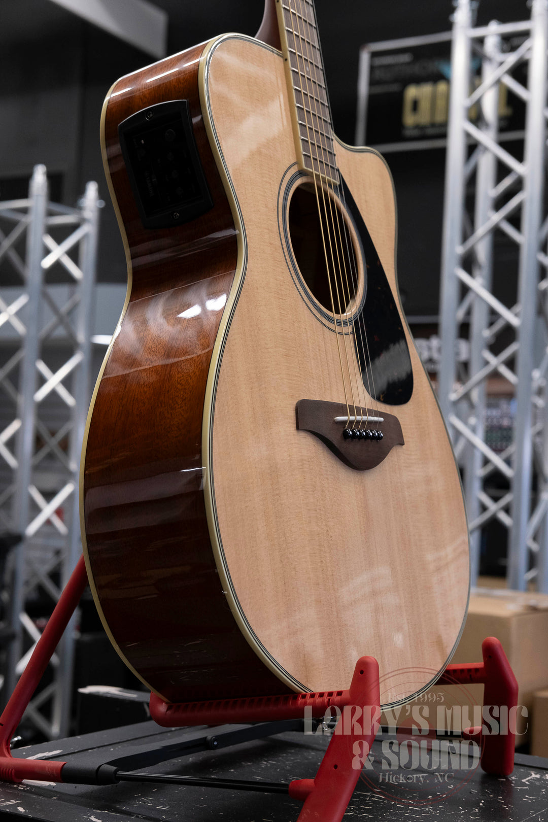 Yamaha FSX820C Acoustic-Electric Cutaway