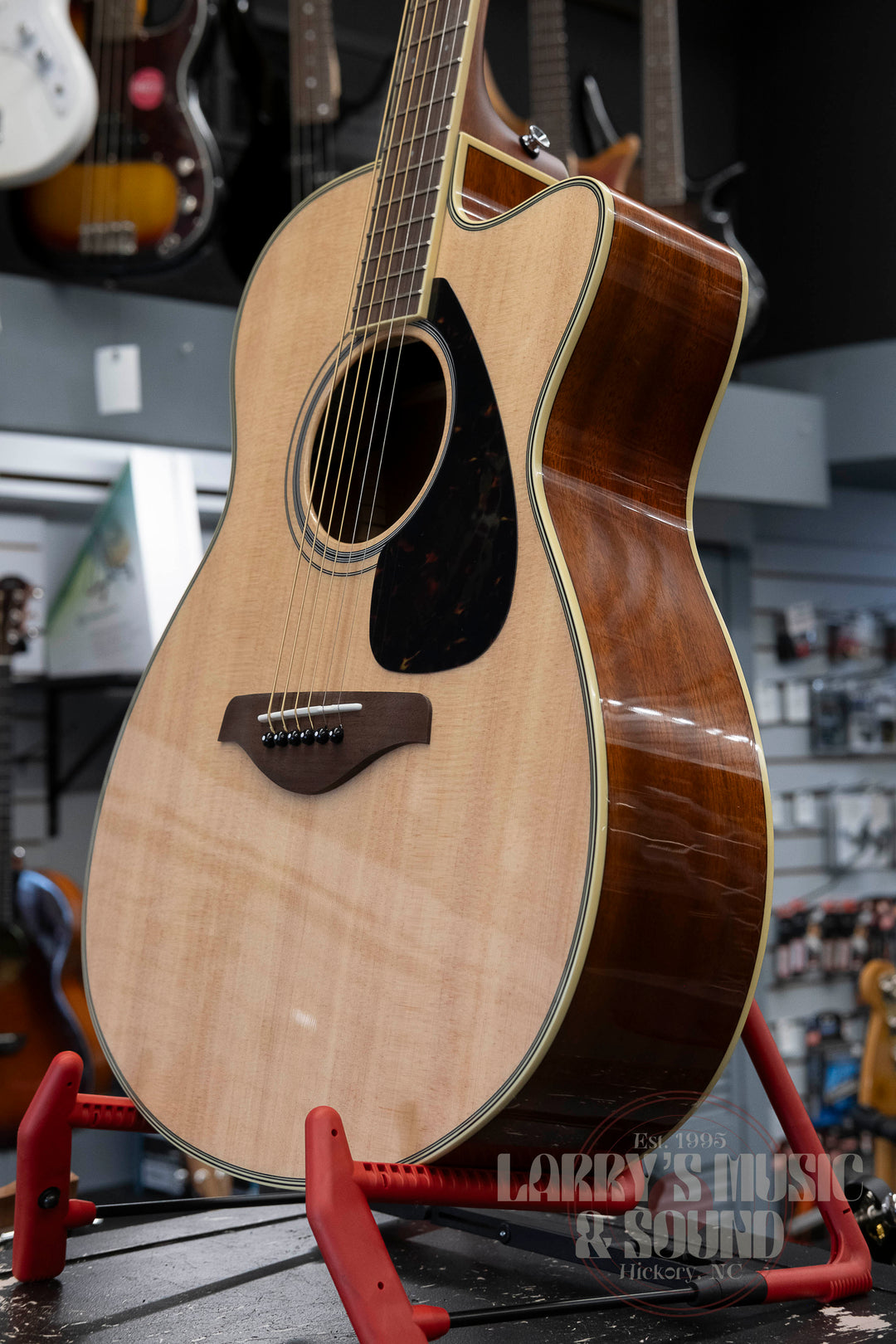 Yamaha FSX820C Acoustic-Electric Cutaway