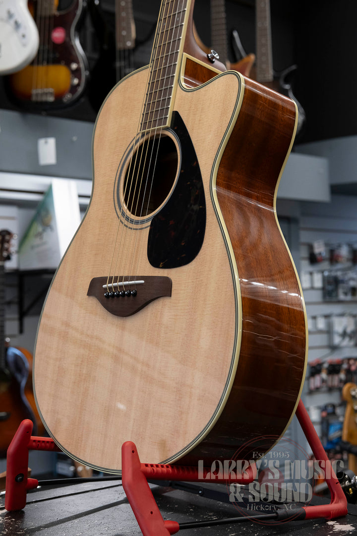 Yamaha FSX820C Acoustic-Electric Cutaway