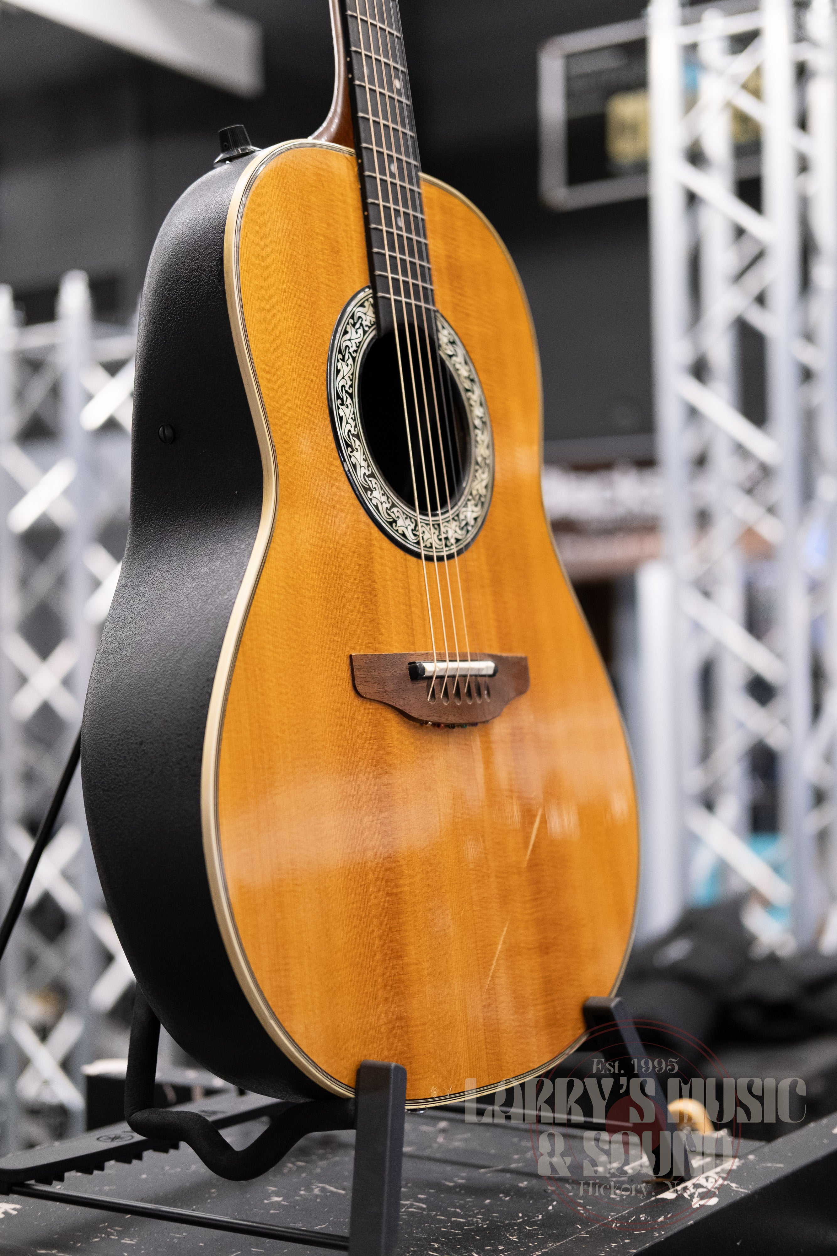 Ovation 1611 Balladeer - USED – Larry's Music & Sound