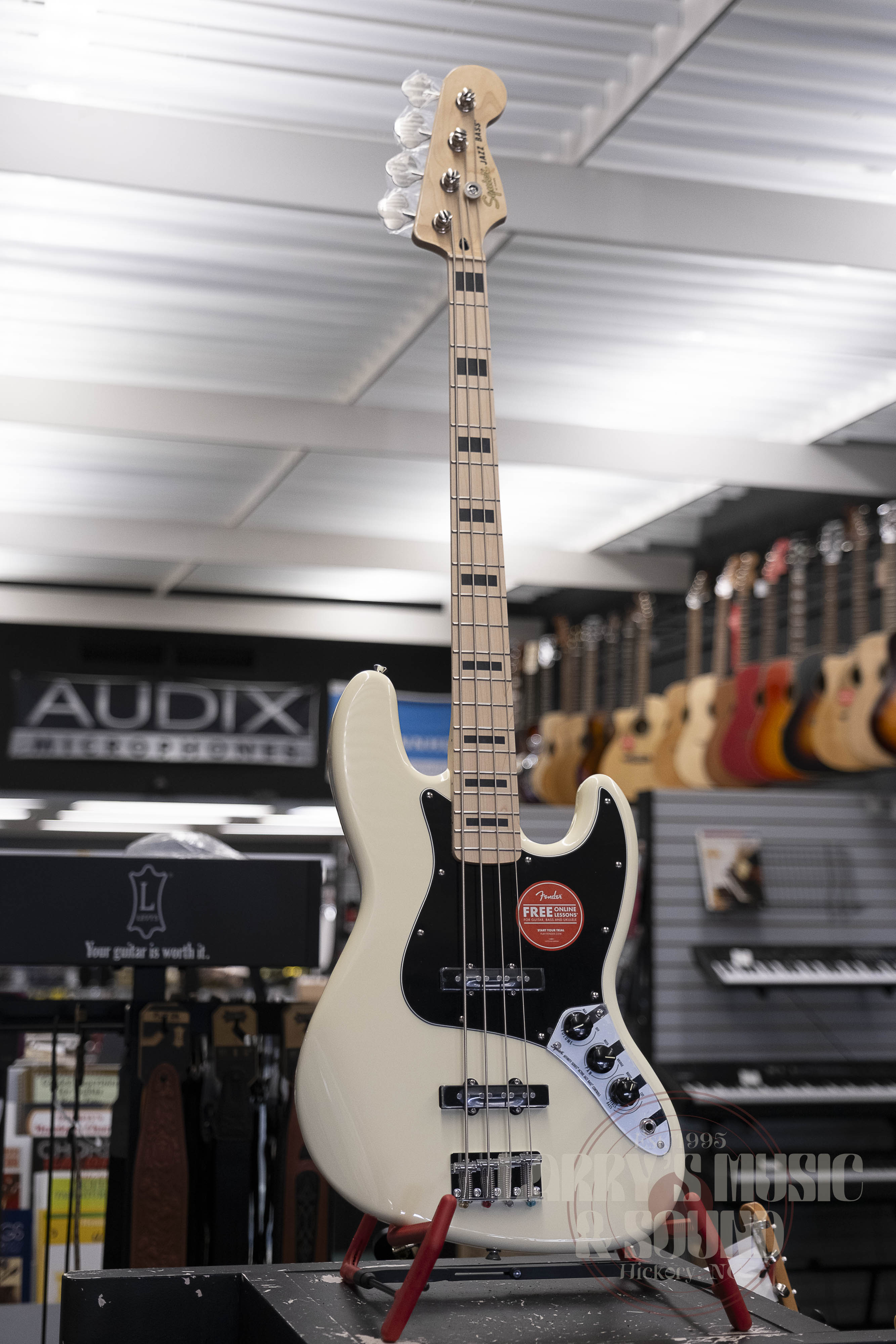 Squier Affinity Series Active Jazz Bass - Olympic White – Larry's