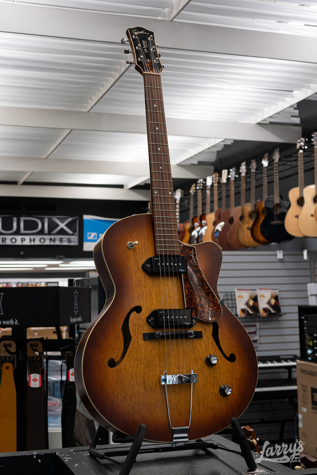 Godin 5th Avenue - USED