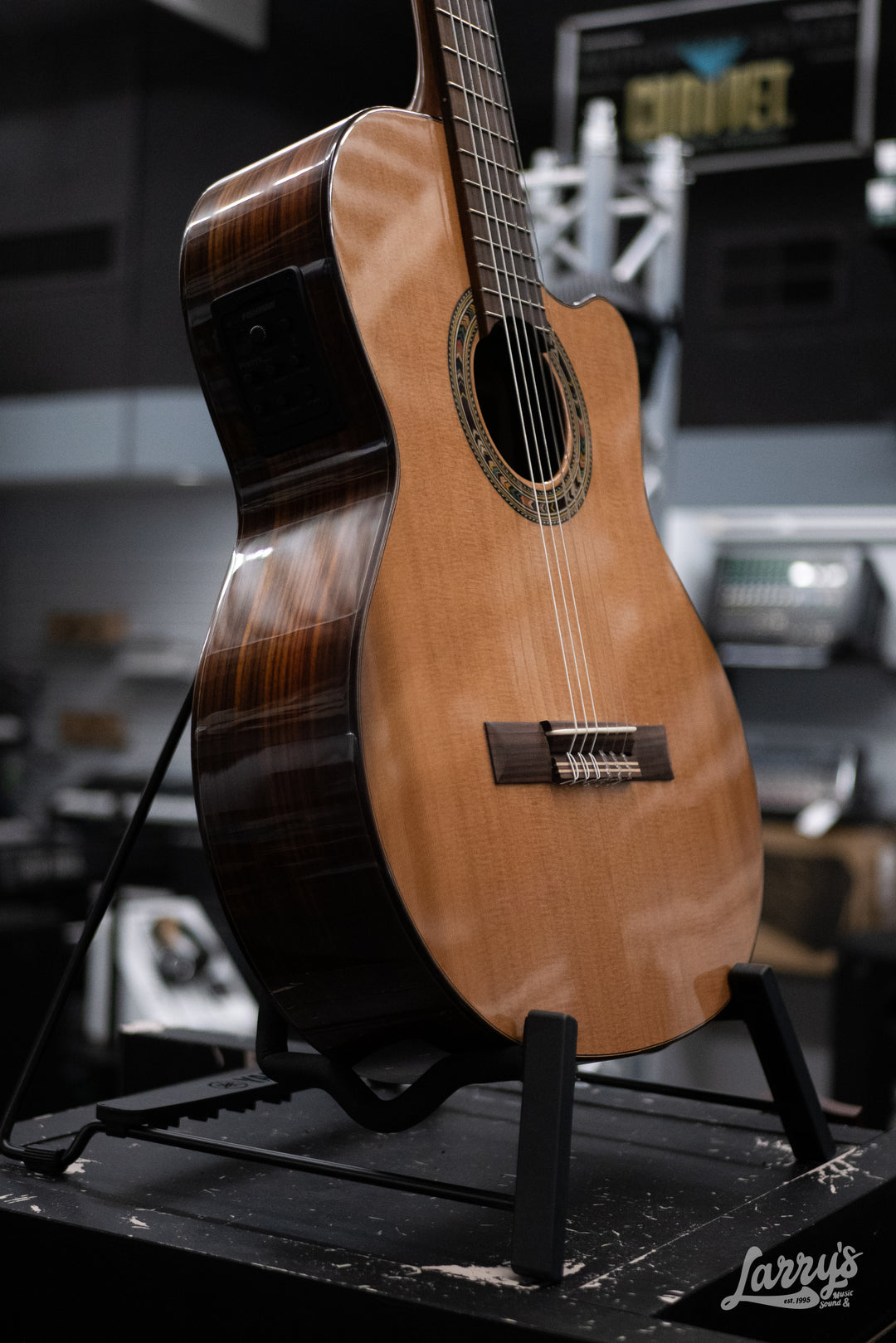 Kremona Verea Classical Guitar with Electronics/Cutaway - USED