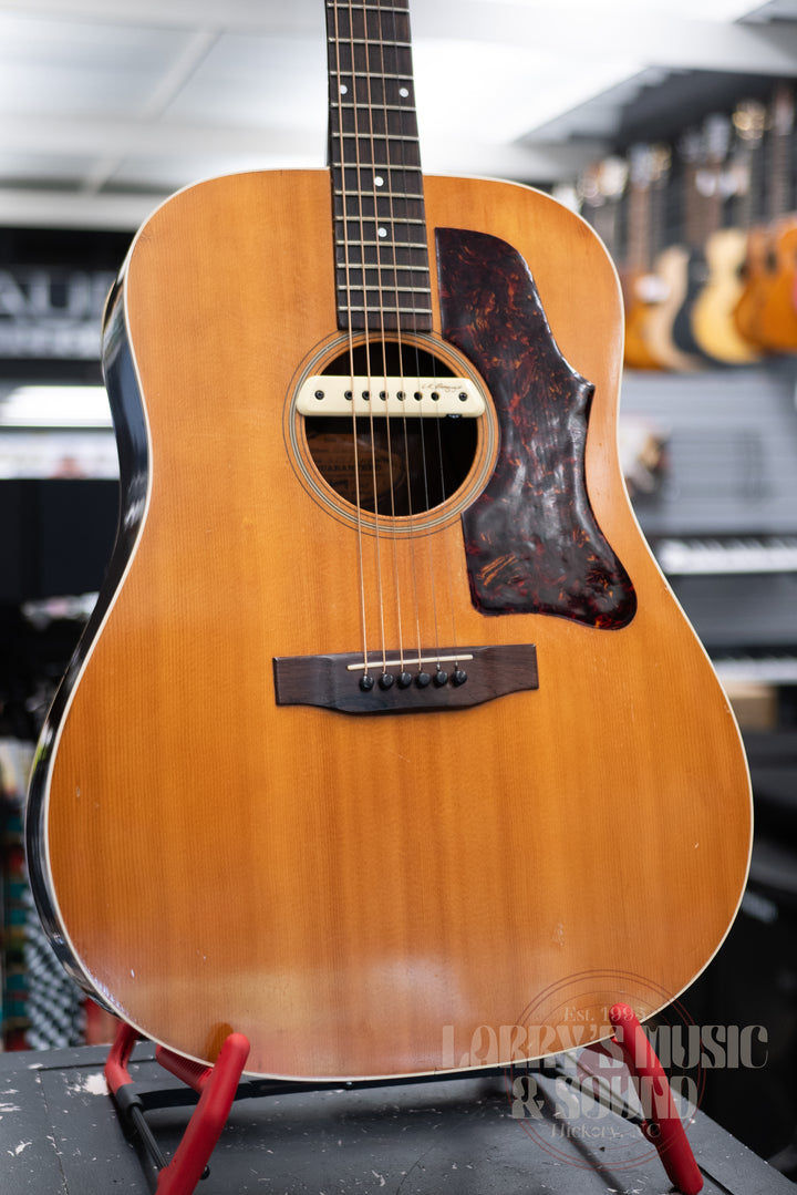 Gibson '70s J-55 Acoustic - USED