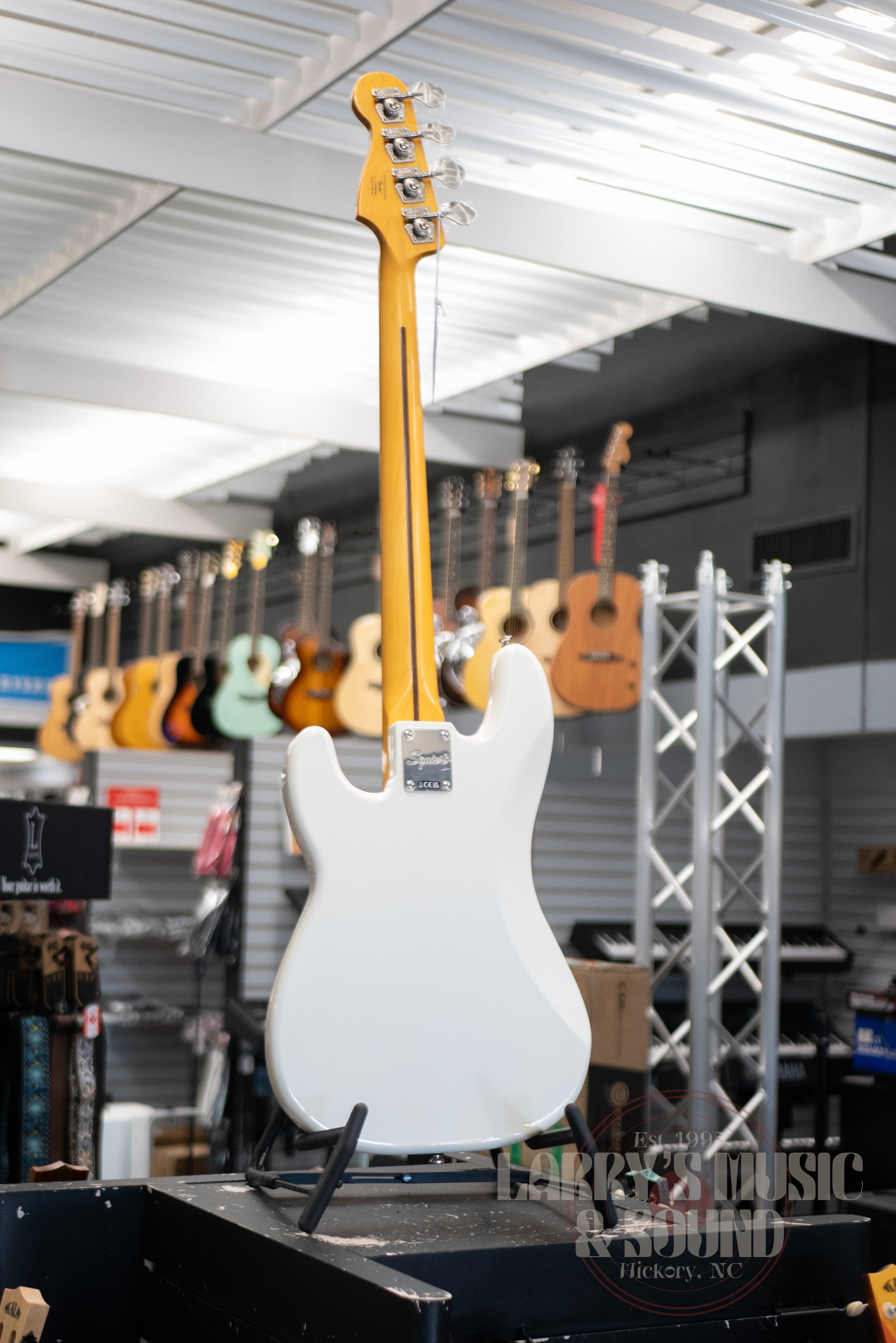 Squier Classic Vibe '60s Precision Bass - Olympic White – Larry's