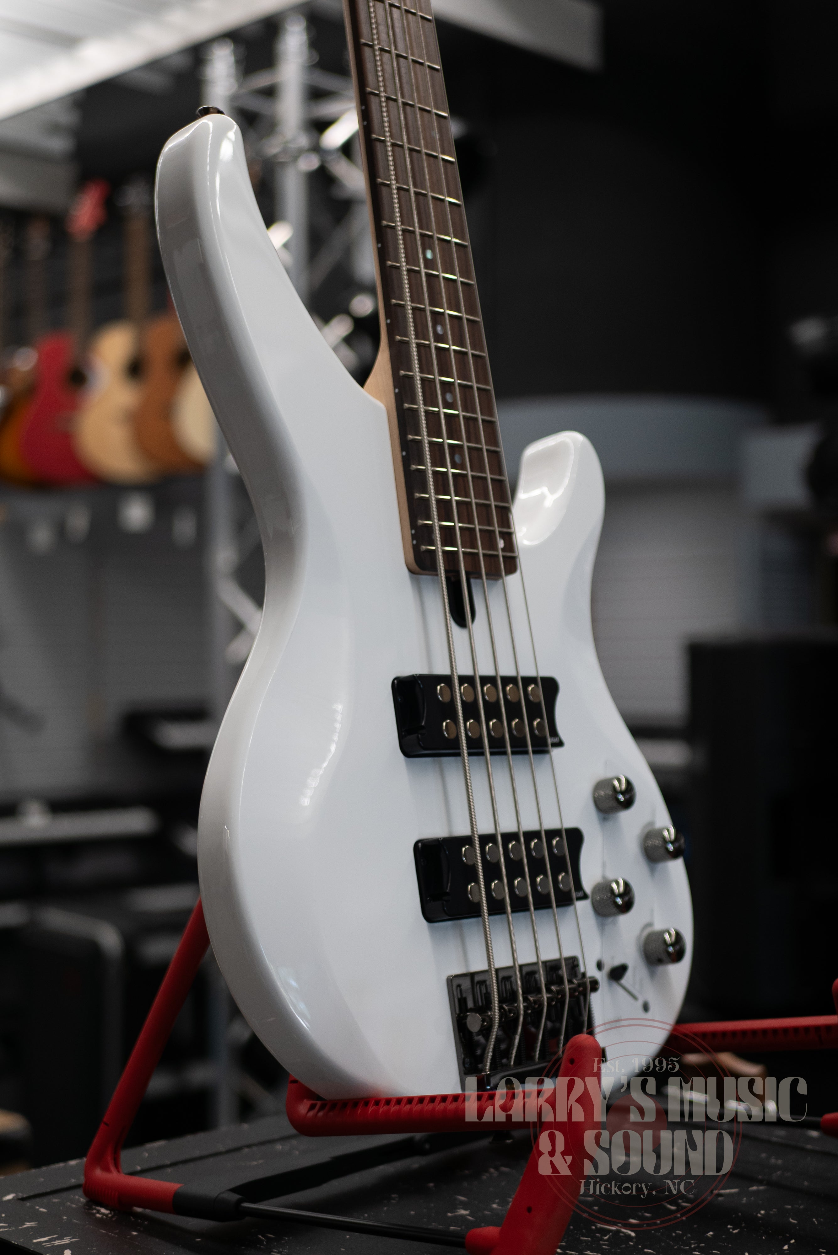 Yamaha TRBX-305 5-String Bass Guitar - White – Larry's Music & Sound
