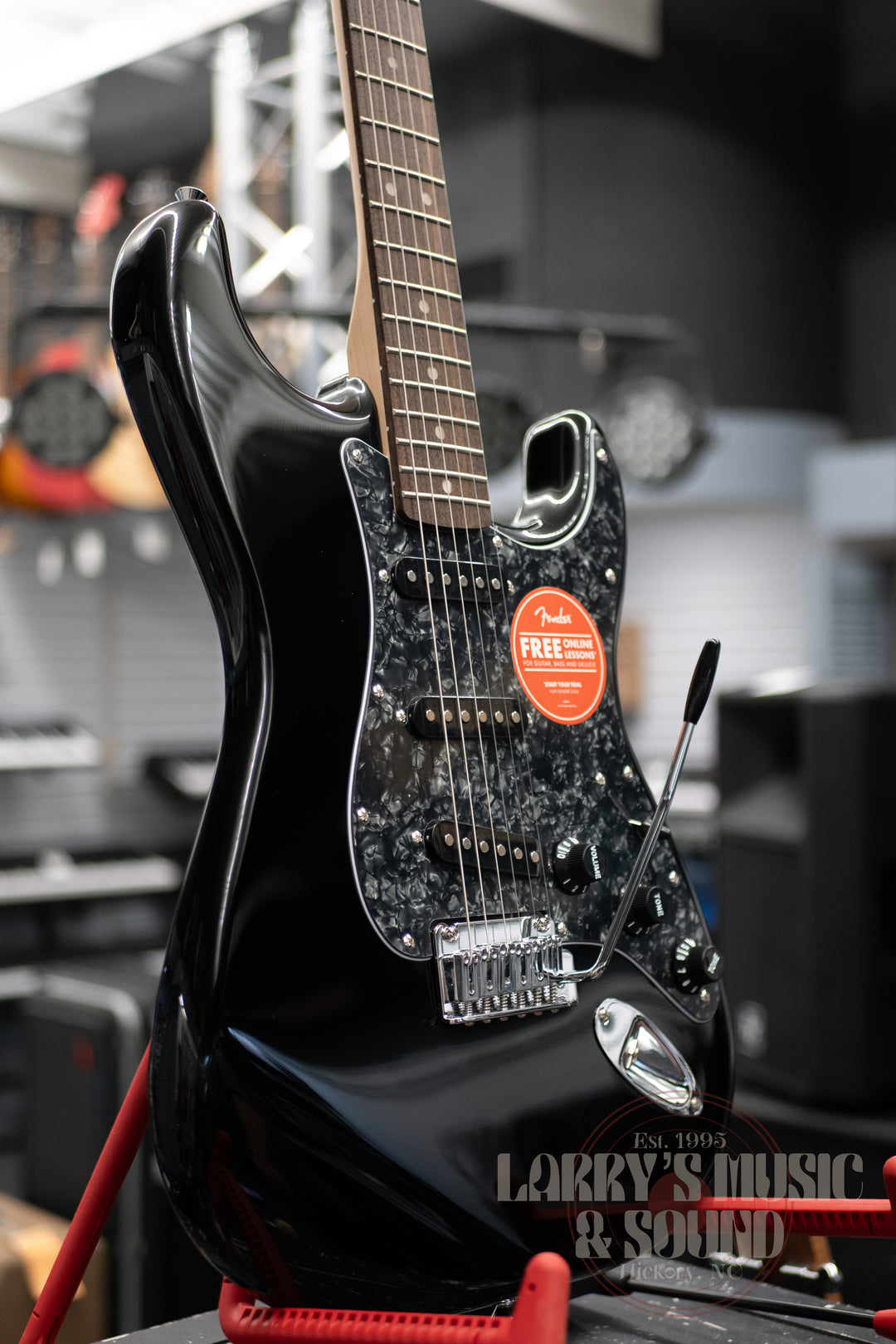 Squier Limited Edition Affinity Strat, Black Pearloid Pickguard - Black