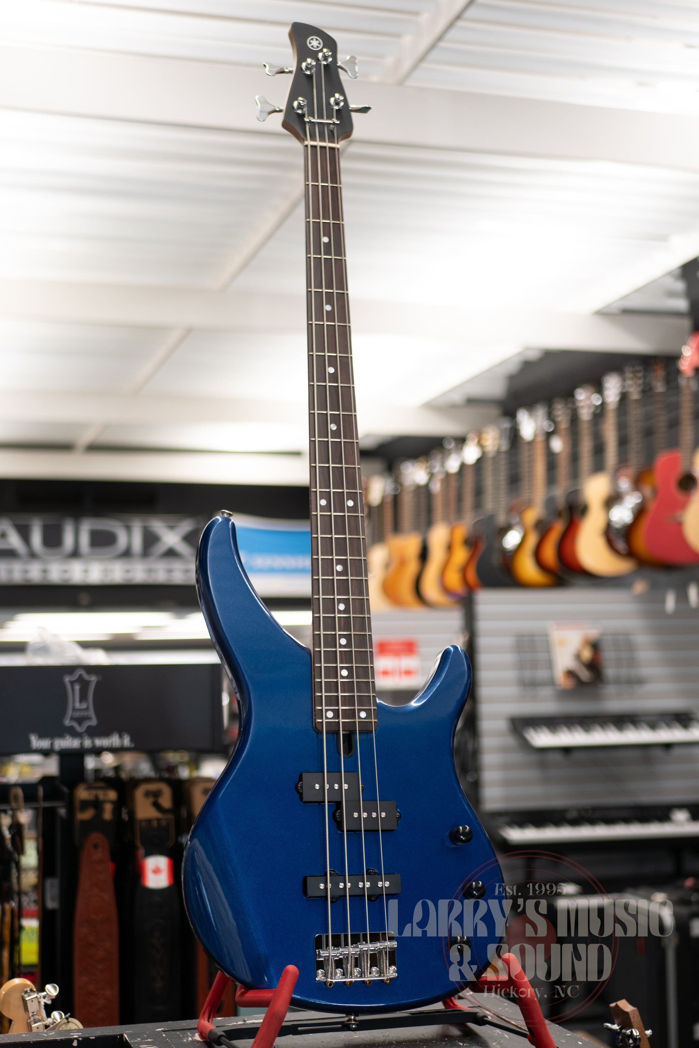 ベース YAMAHA TRBX174 DARK BLUE LLIC Yamaha TRBX174 Bass Guitar, Dark Metallic Blue at Gear4music