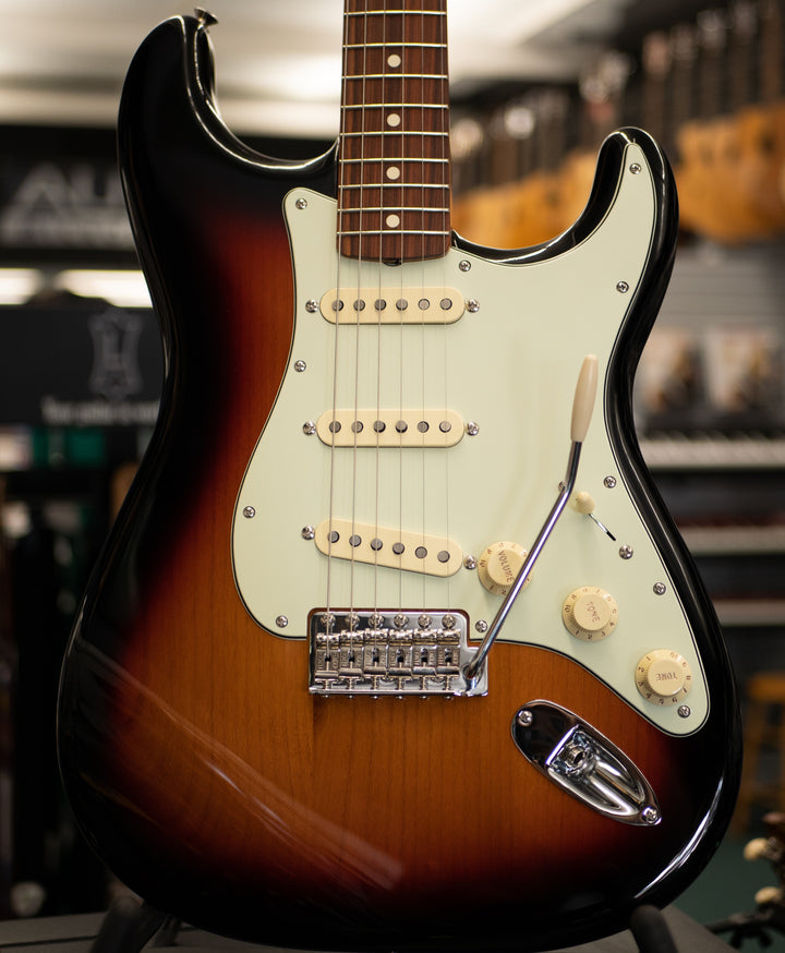 Fender Vintera '60s Stratocaster - 3 Color Sunburst